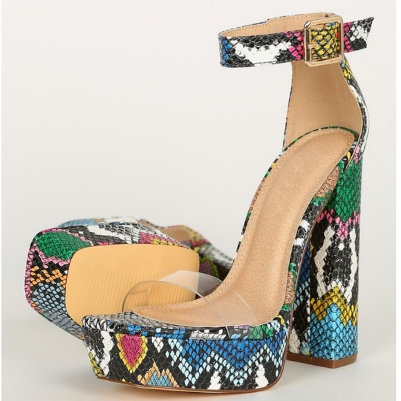 Last Size 8.5  🖤Show Stopper - Snake

Multi Heel - Picture 8 of 8